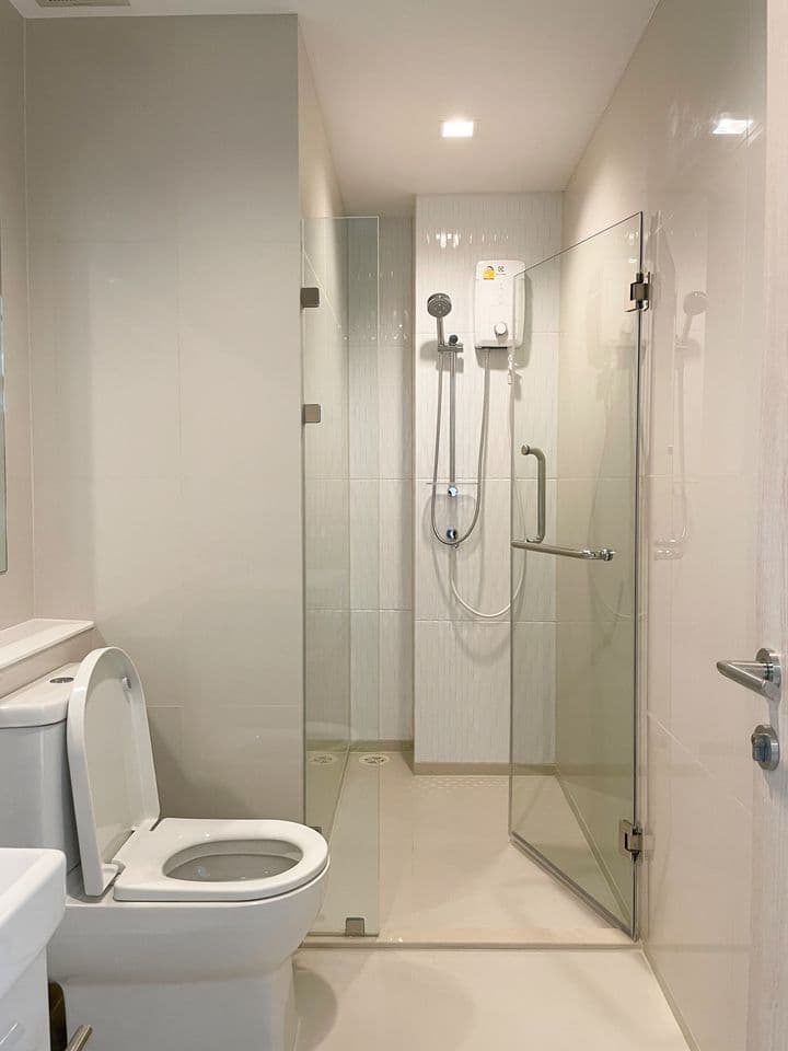 1549 – 301_bathroom.jpg