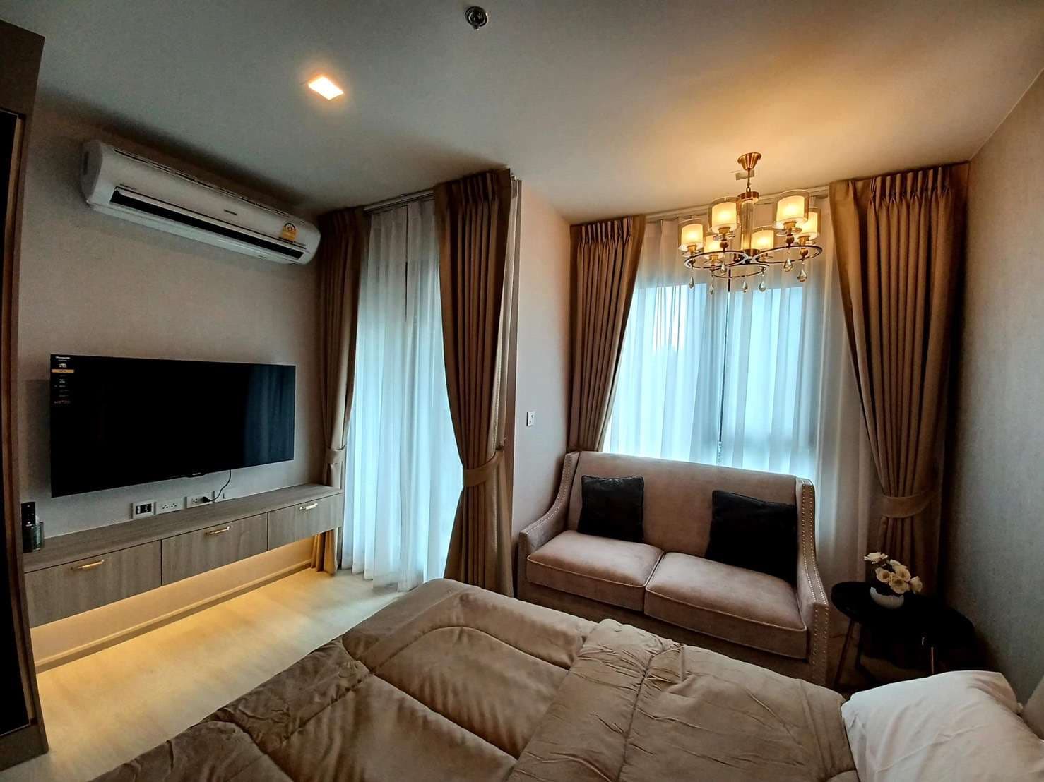 1551 – 102_living_room.jpg