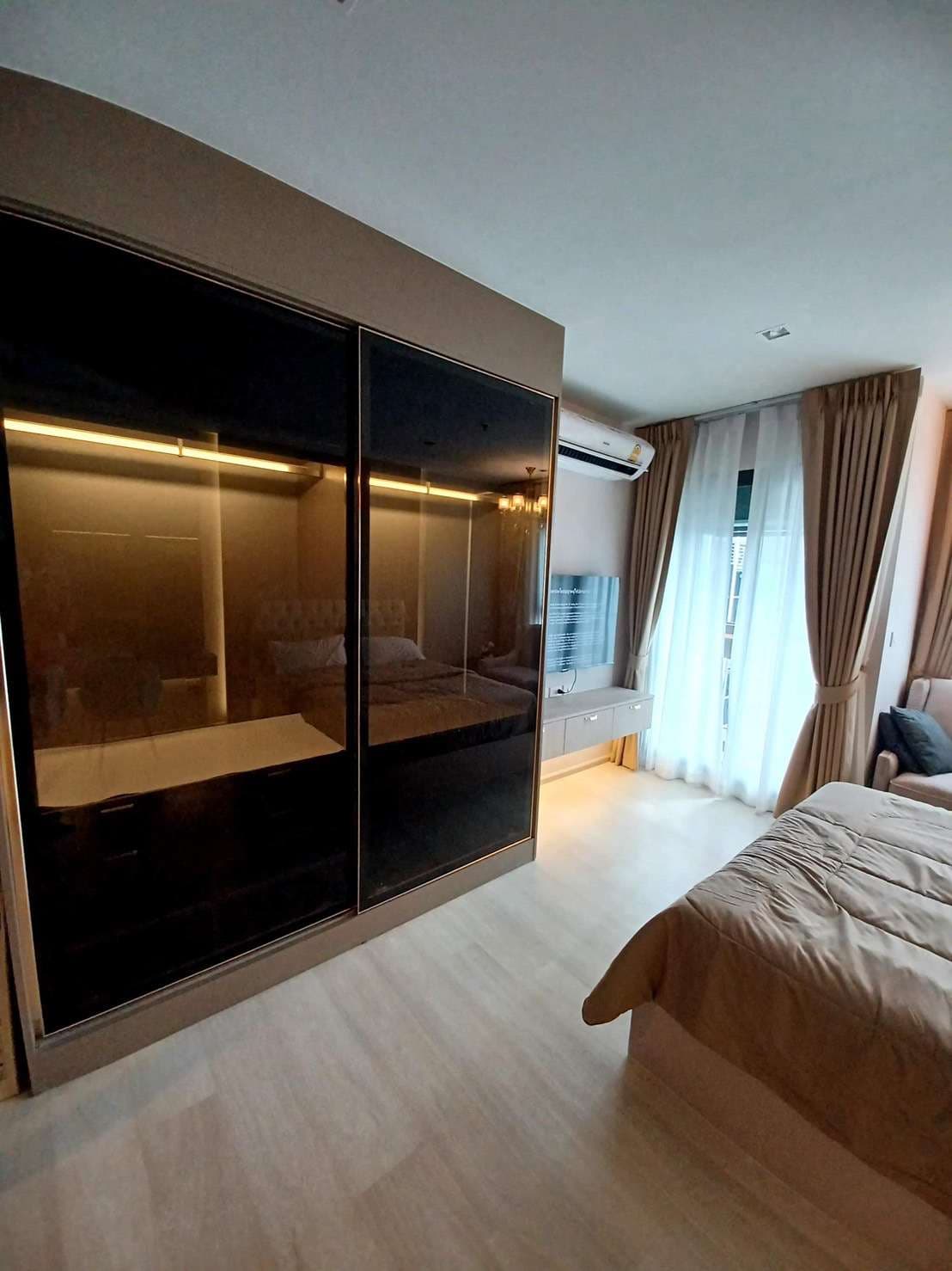 1551 – 103_living_room.jpg