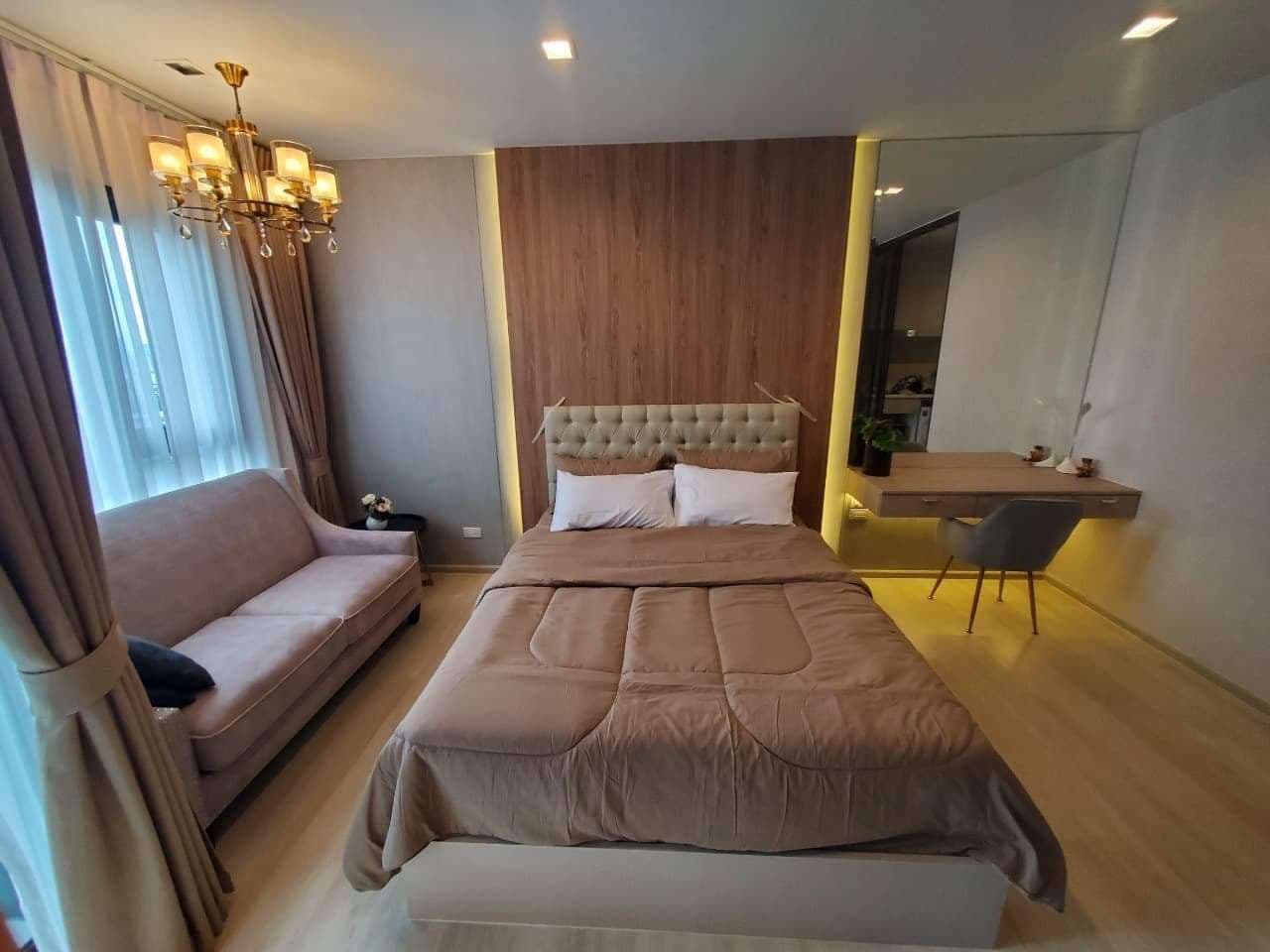 1551 – 105_living_room.jpg