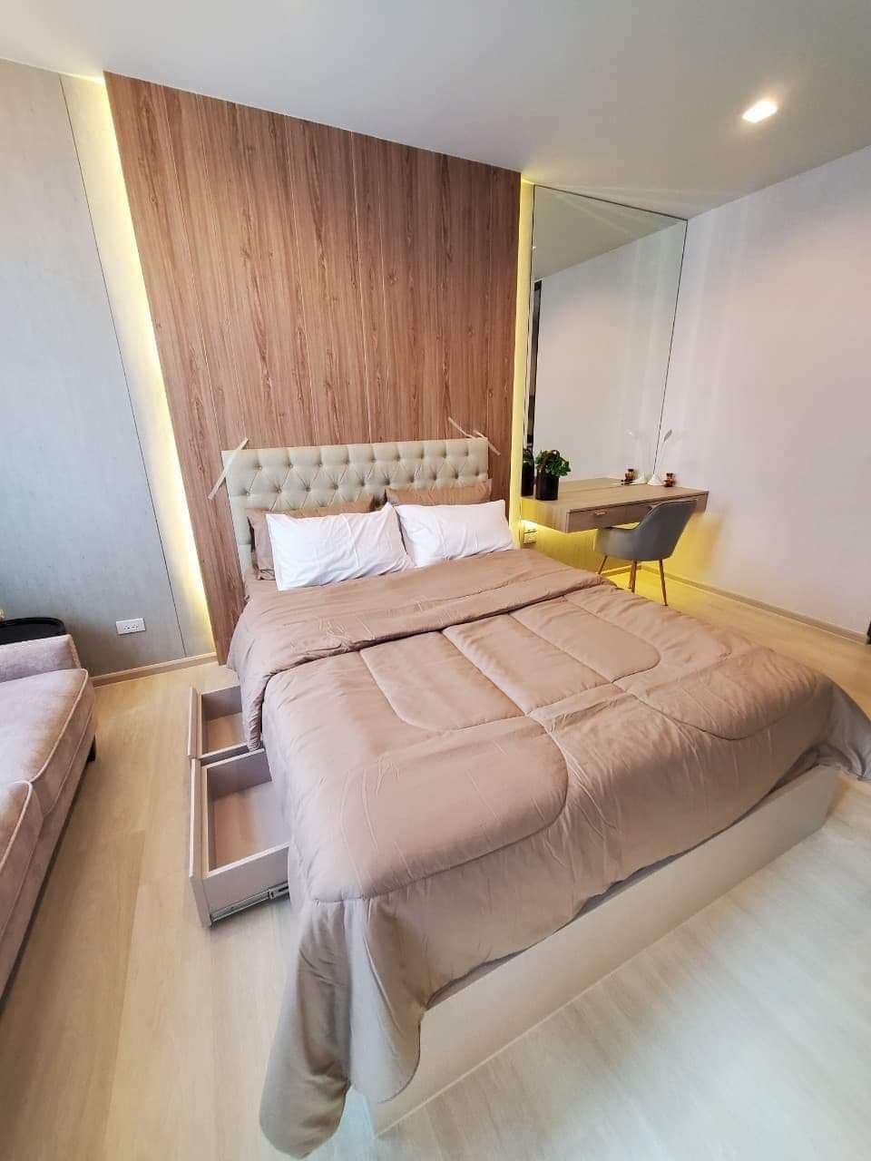 1551 – 202_bedroom.jpg