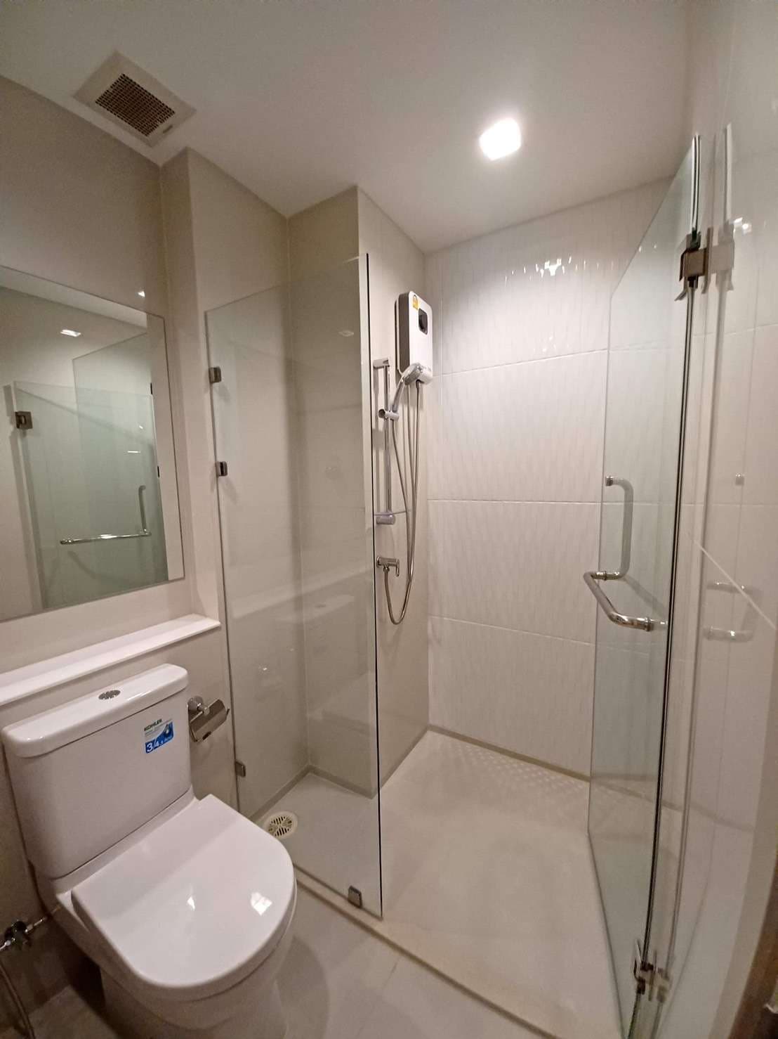 1551 – 301_bathroom.jpg