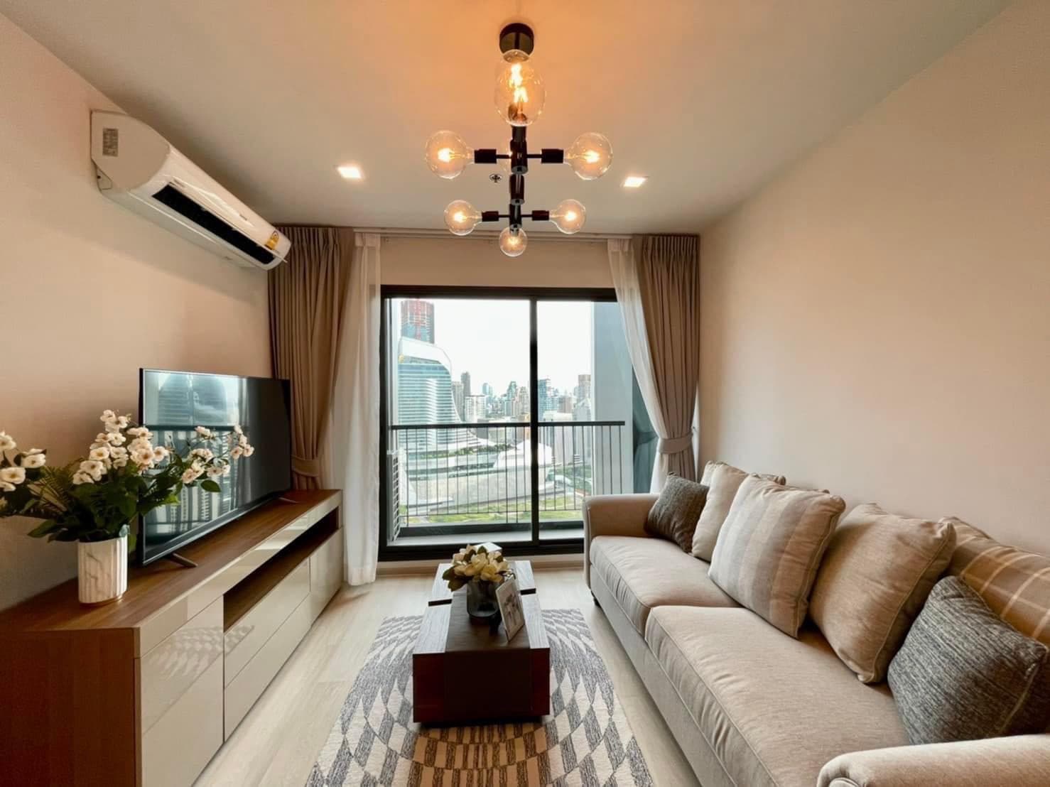 1552 – 101_living_room.jpg