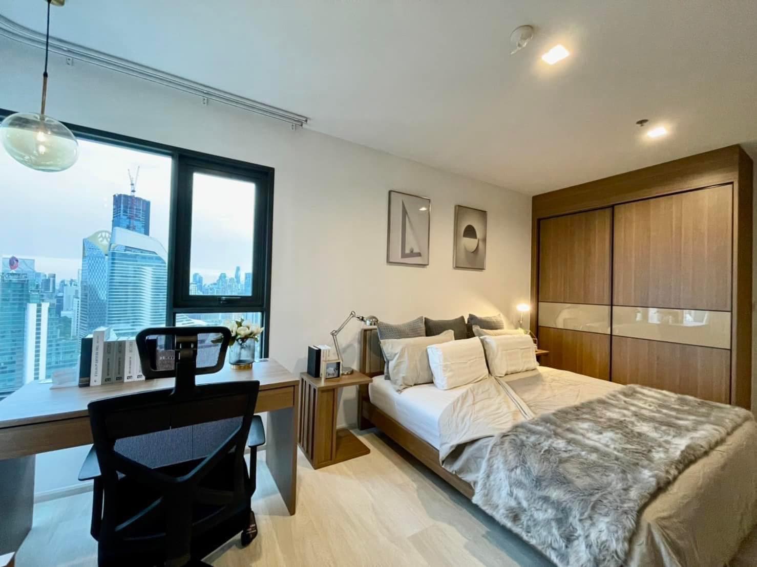 1552 – 111_living_room.jpg