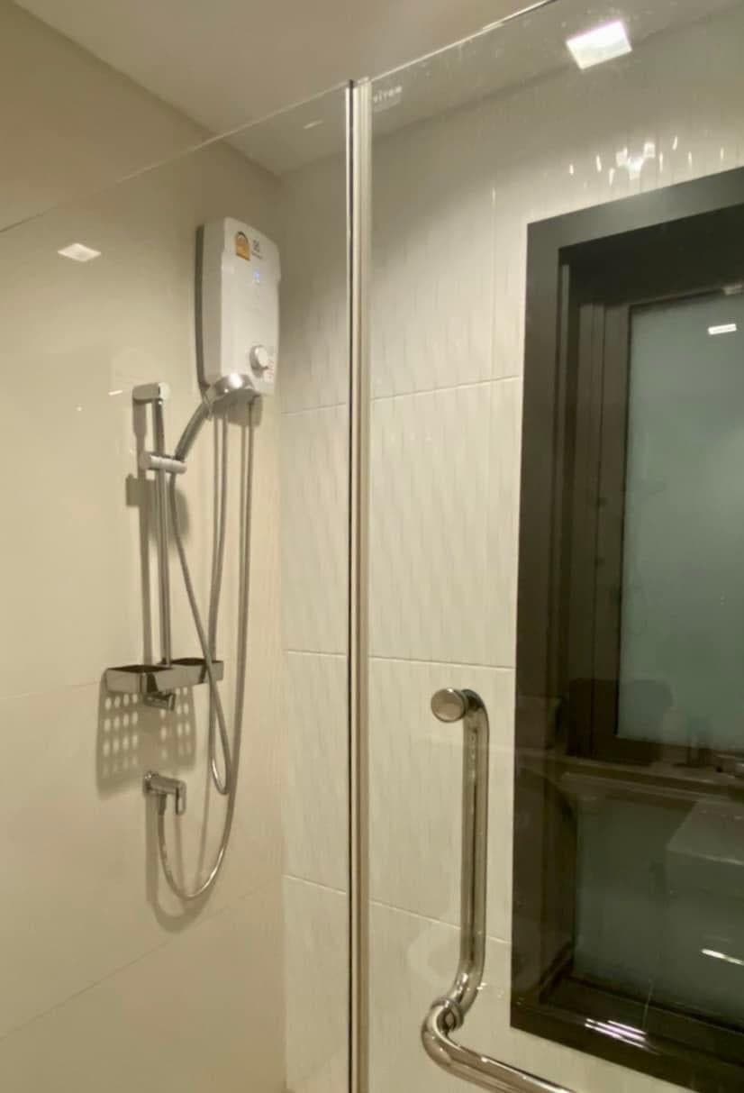 1552 – 305_bathroom.jpg