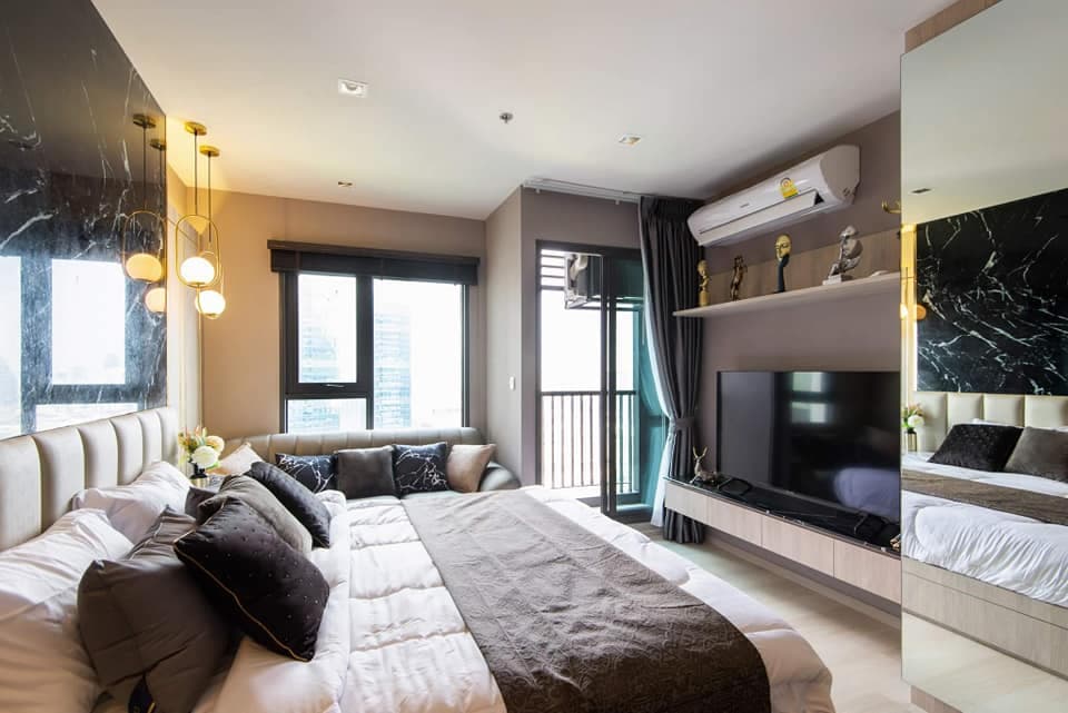 1553 – 101_living_room.jpg