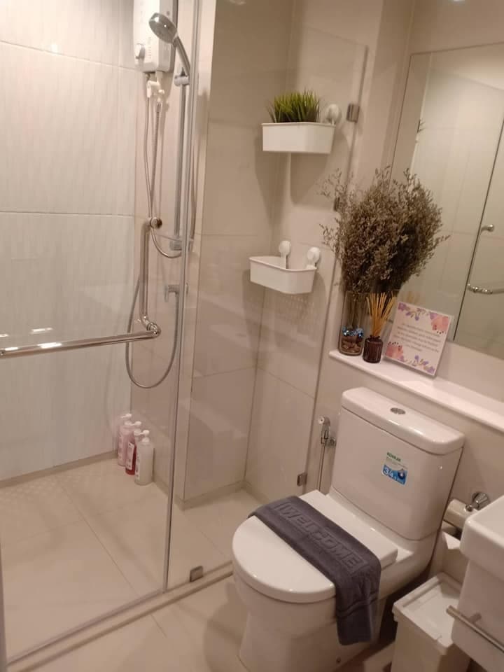 1554 – 302_bathroom.jpg