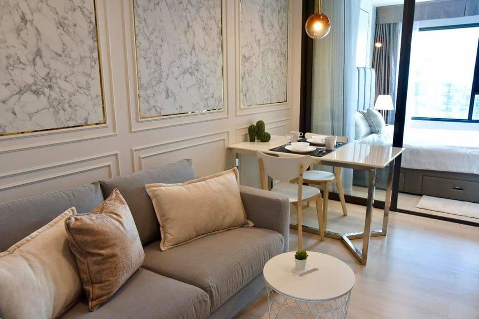 1555 – 103_living_room.jpg