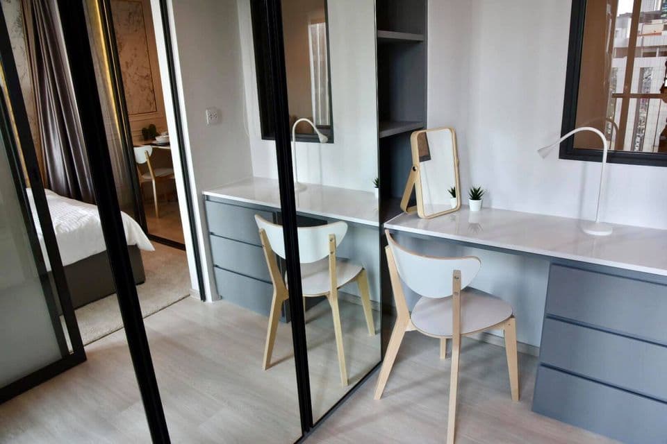1555 – 402_kitchen.jpg