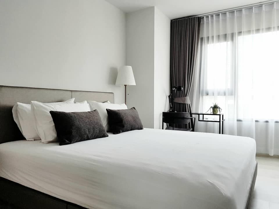 1556 – 202_bedroom.jpg