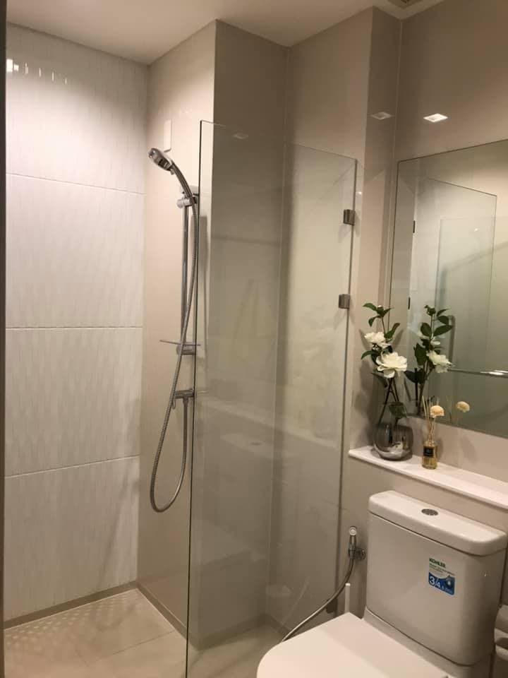1561 – 302_bathroom.jpg