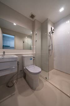 1562 – 301_bathroom.jpg