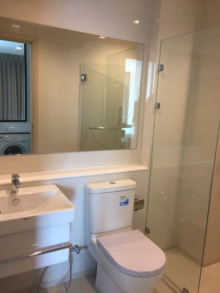 1563 – 301_bathroom.jpg