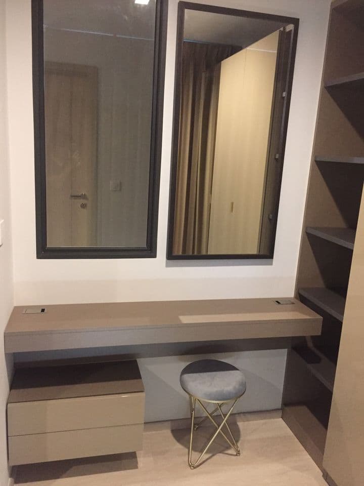 1563 – 302_bathroom.jpg