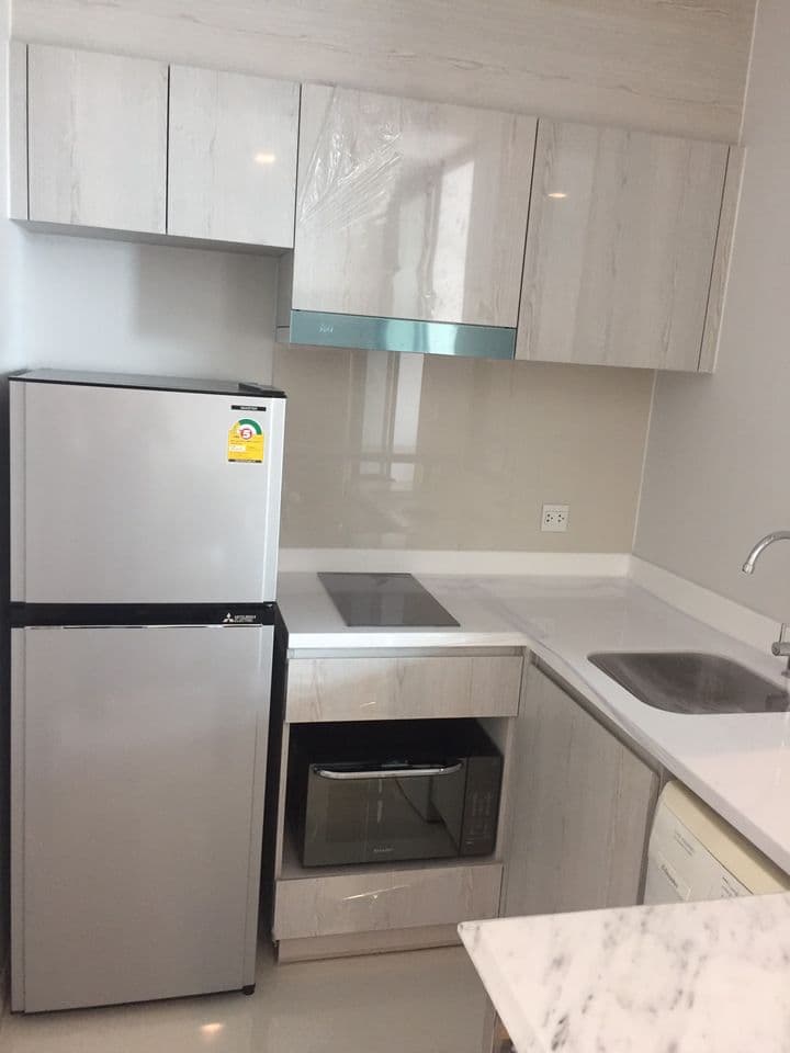 1563 – 402_kitchen.jpg