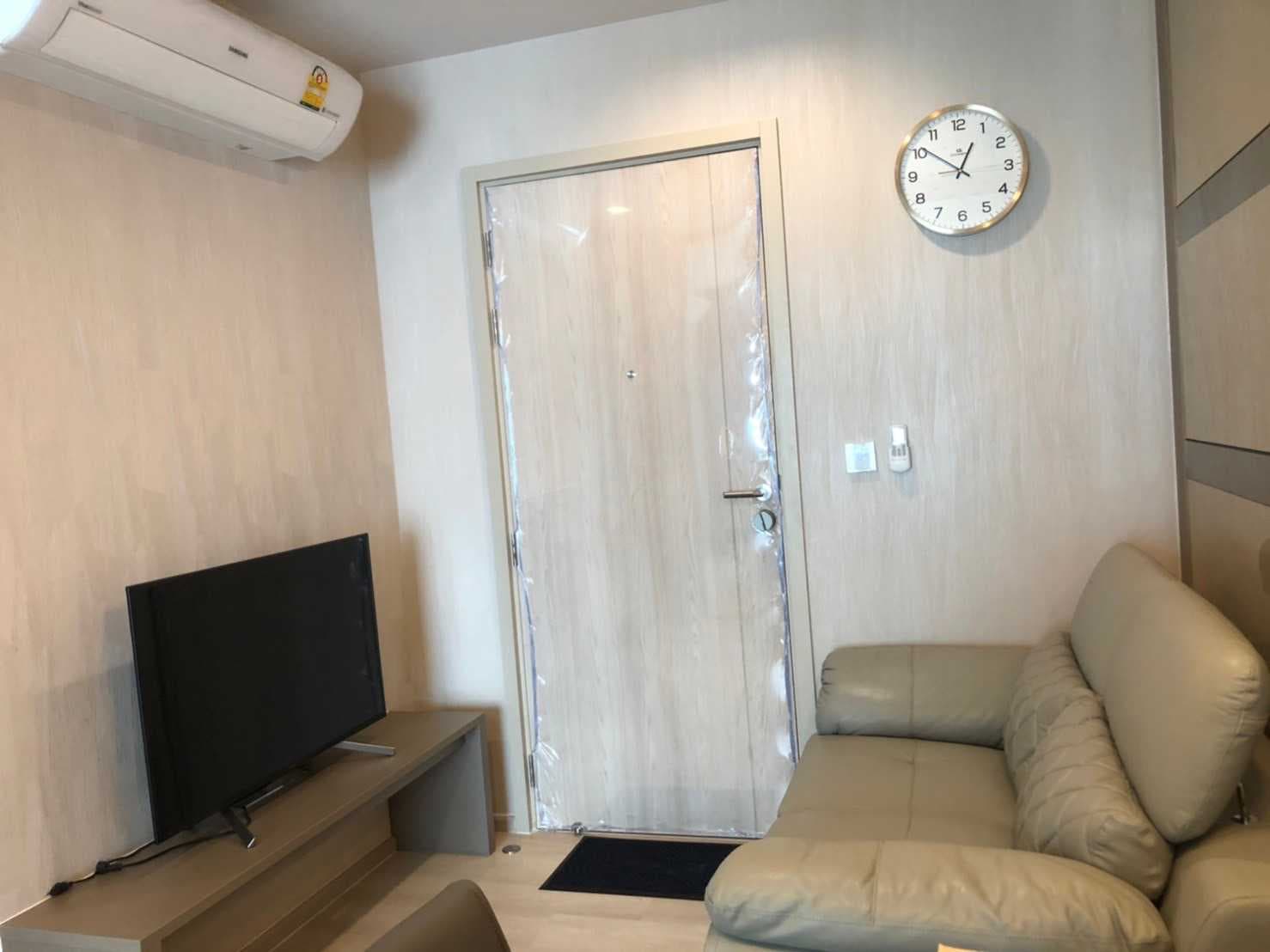 1564 – 101_living_room.jpg