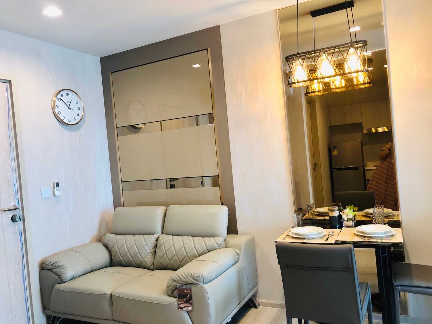 1564 – 102_living_room.jpg