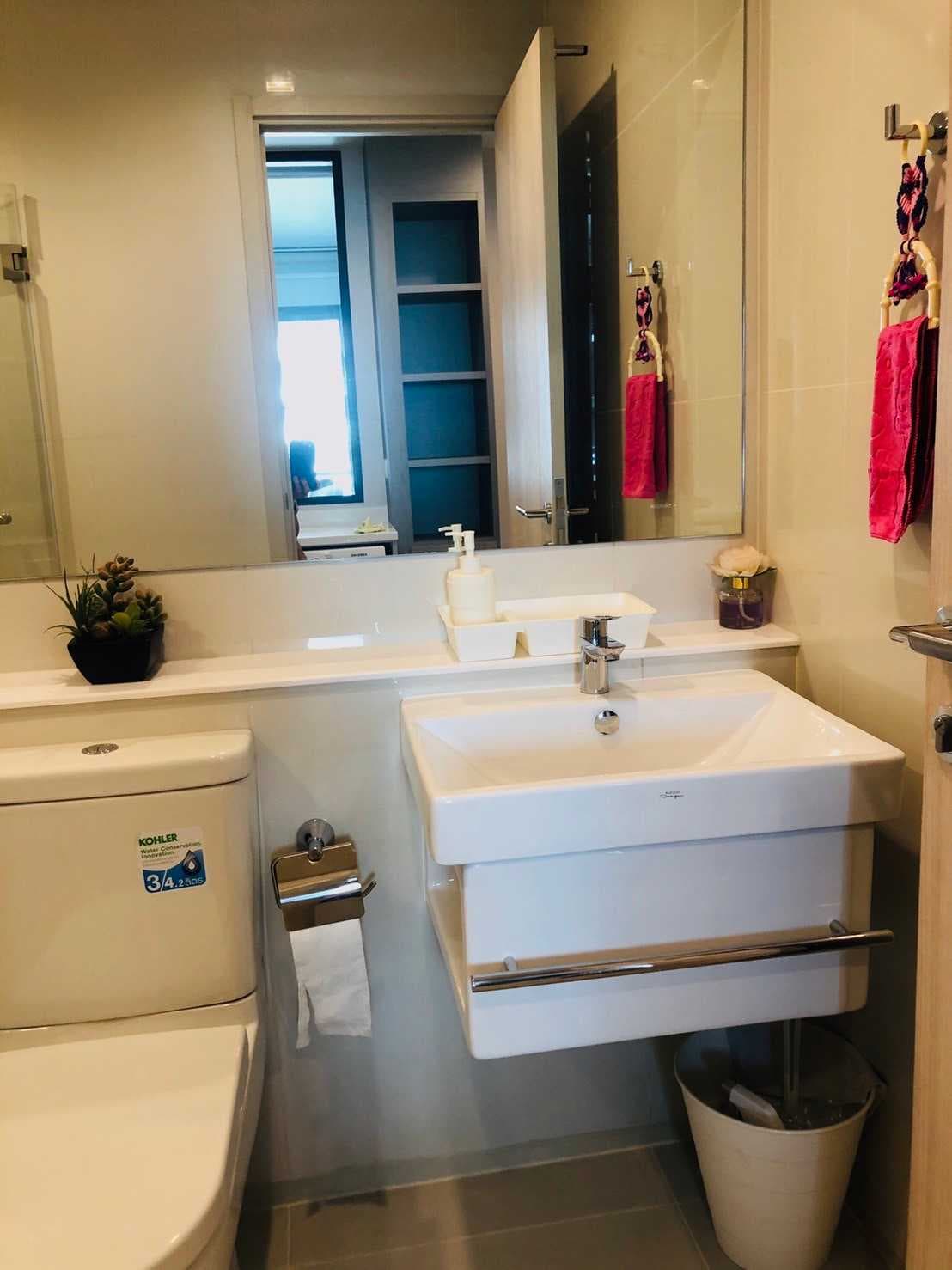 1564 – 302_bathroom.jpg