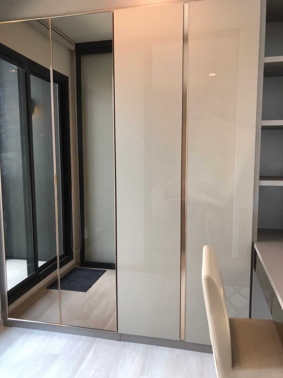 1564 – 303_bathroom.jpg