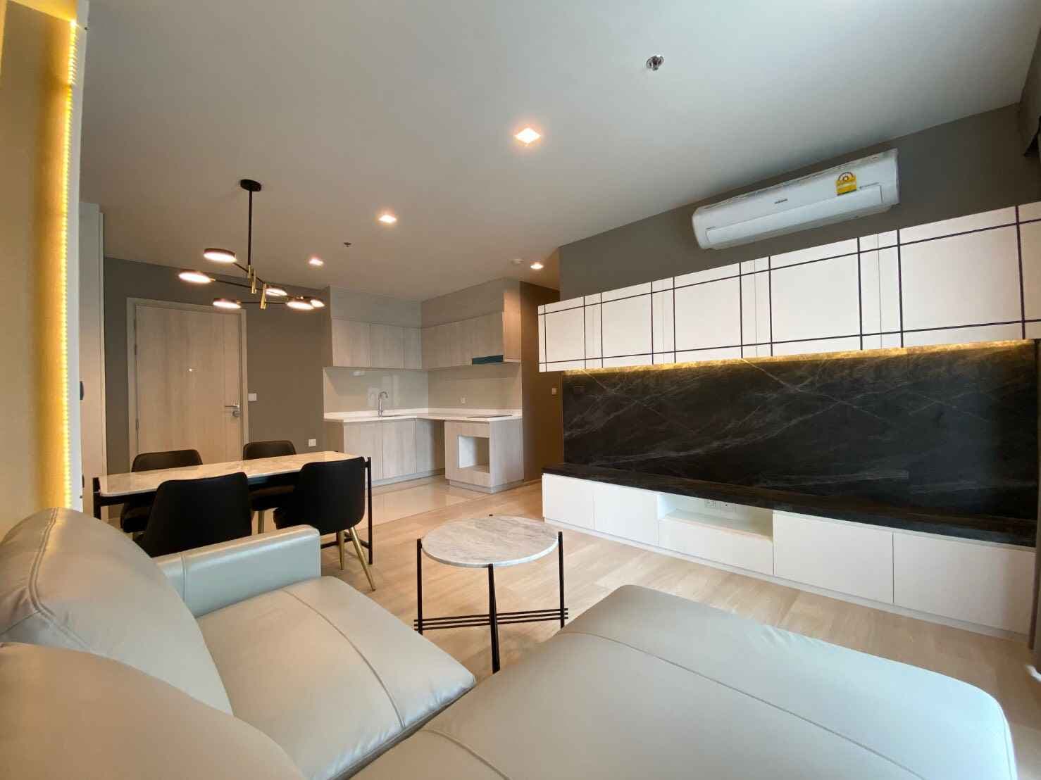 1567 – 101_living_room.jpg