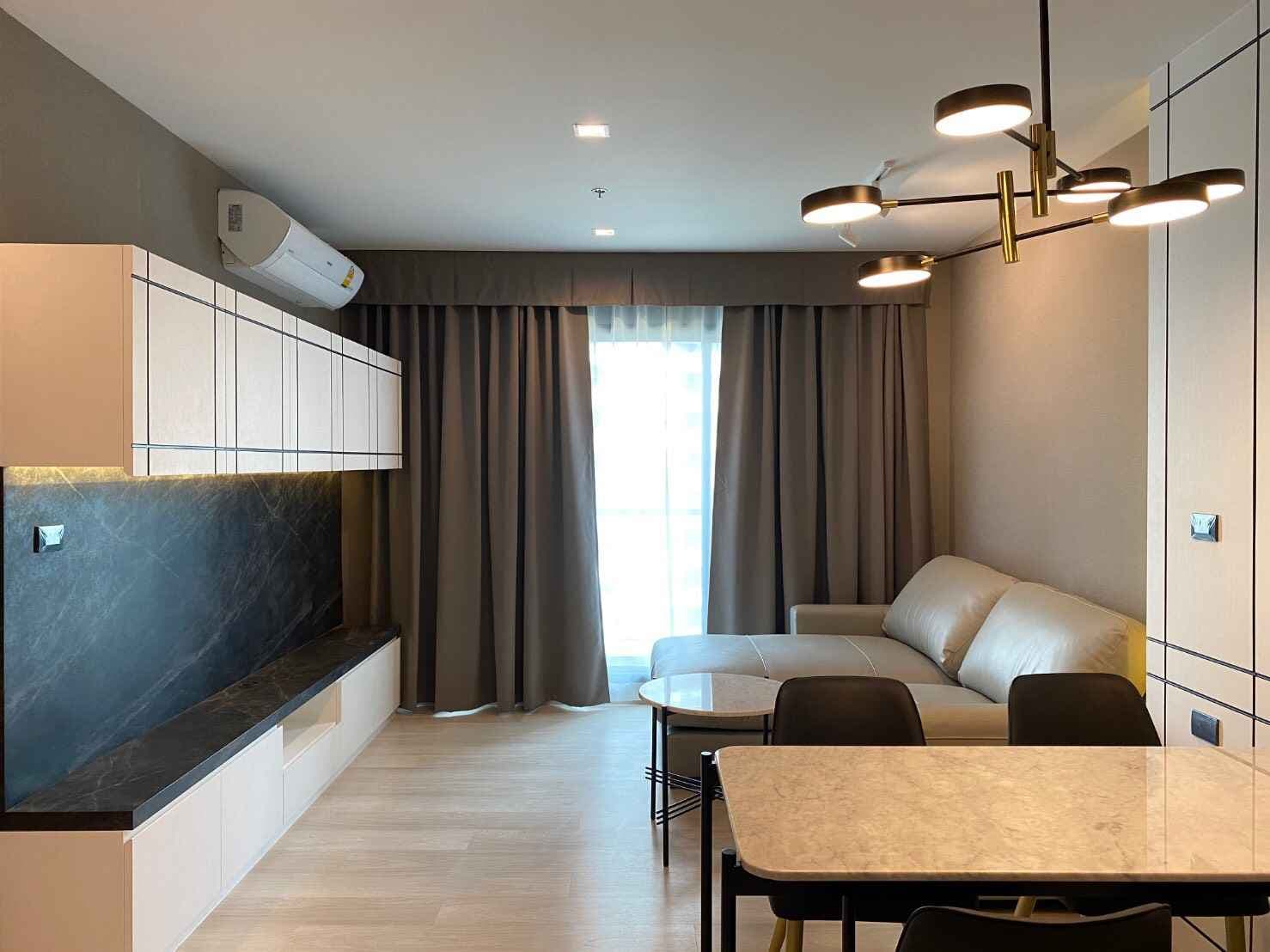 1567 – 105_living_room.jpg