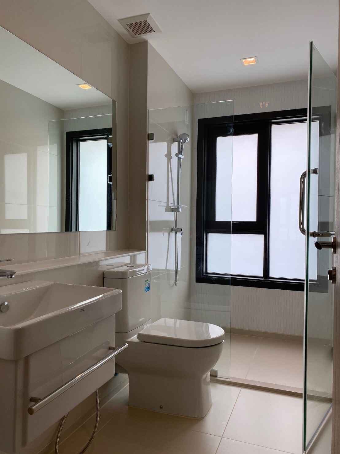 1567 – 302_bathroom.jpg