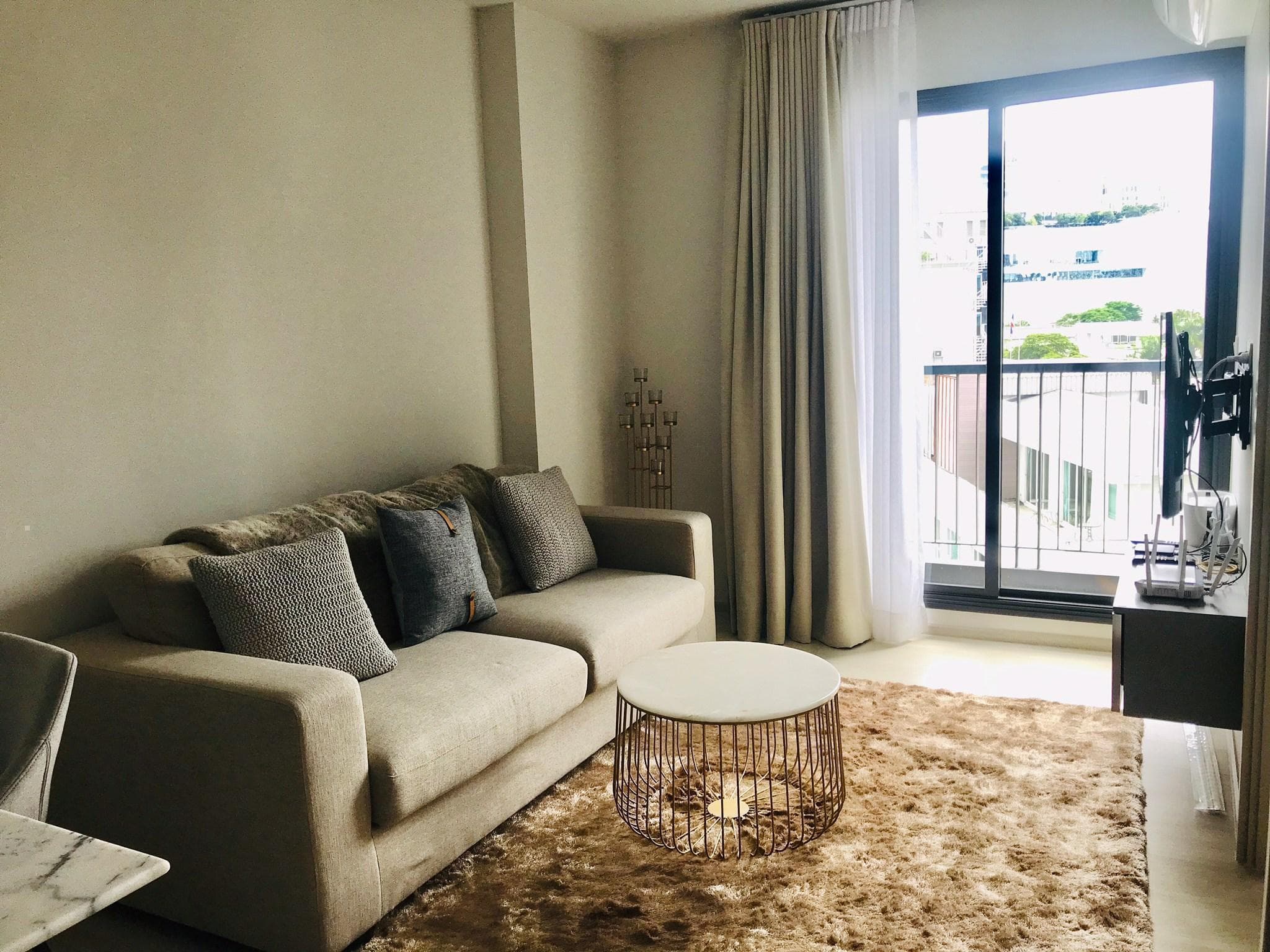 1569 – 101_living_room.jpg