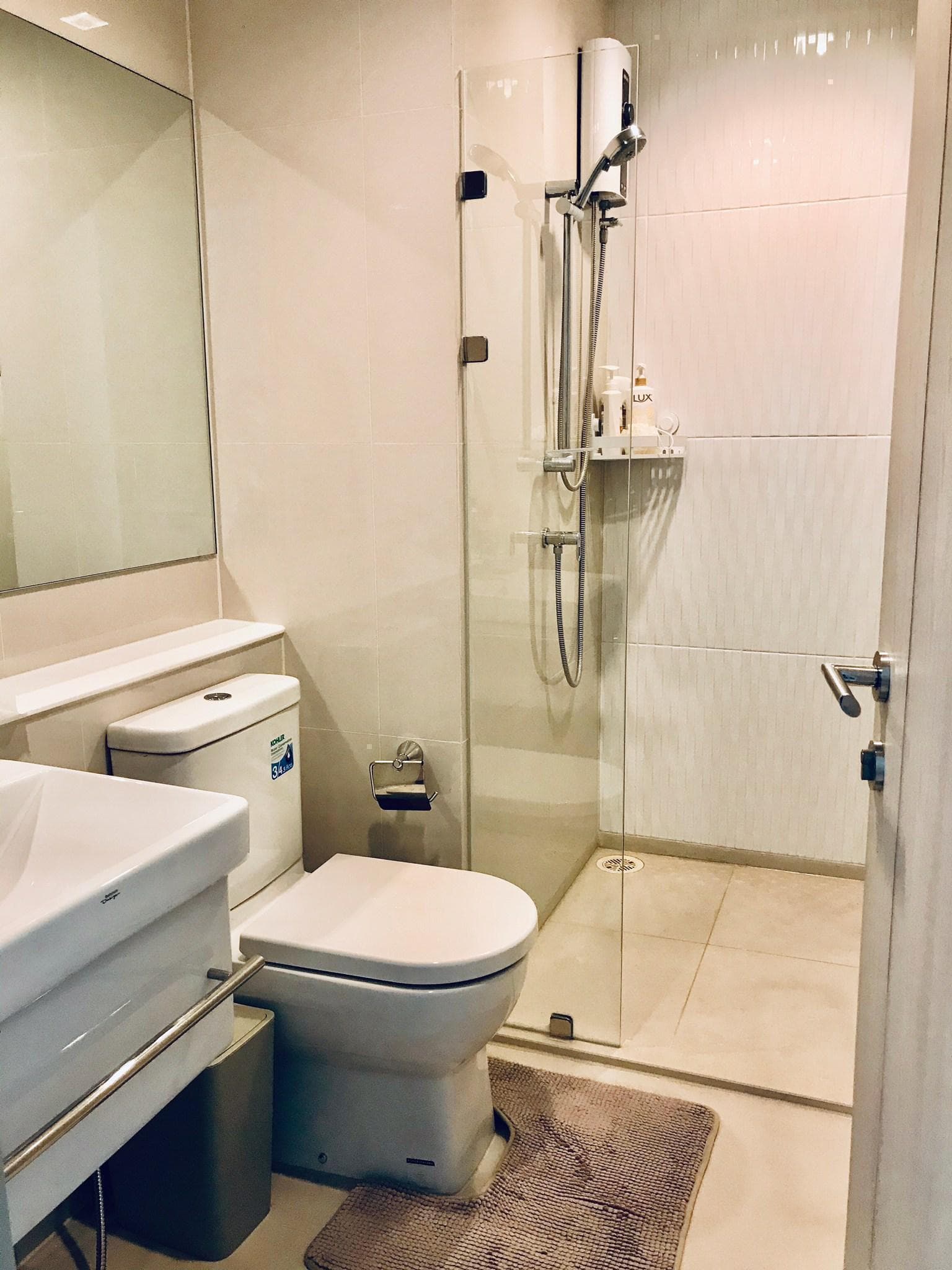 1569 – 302_bathroom.jpg