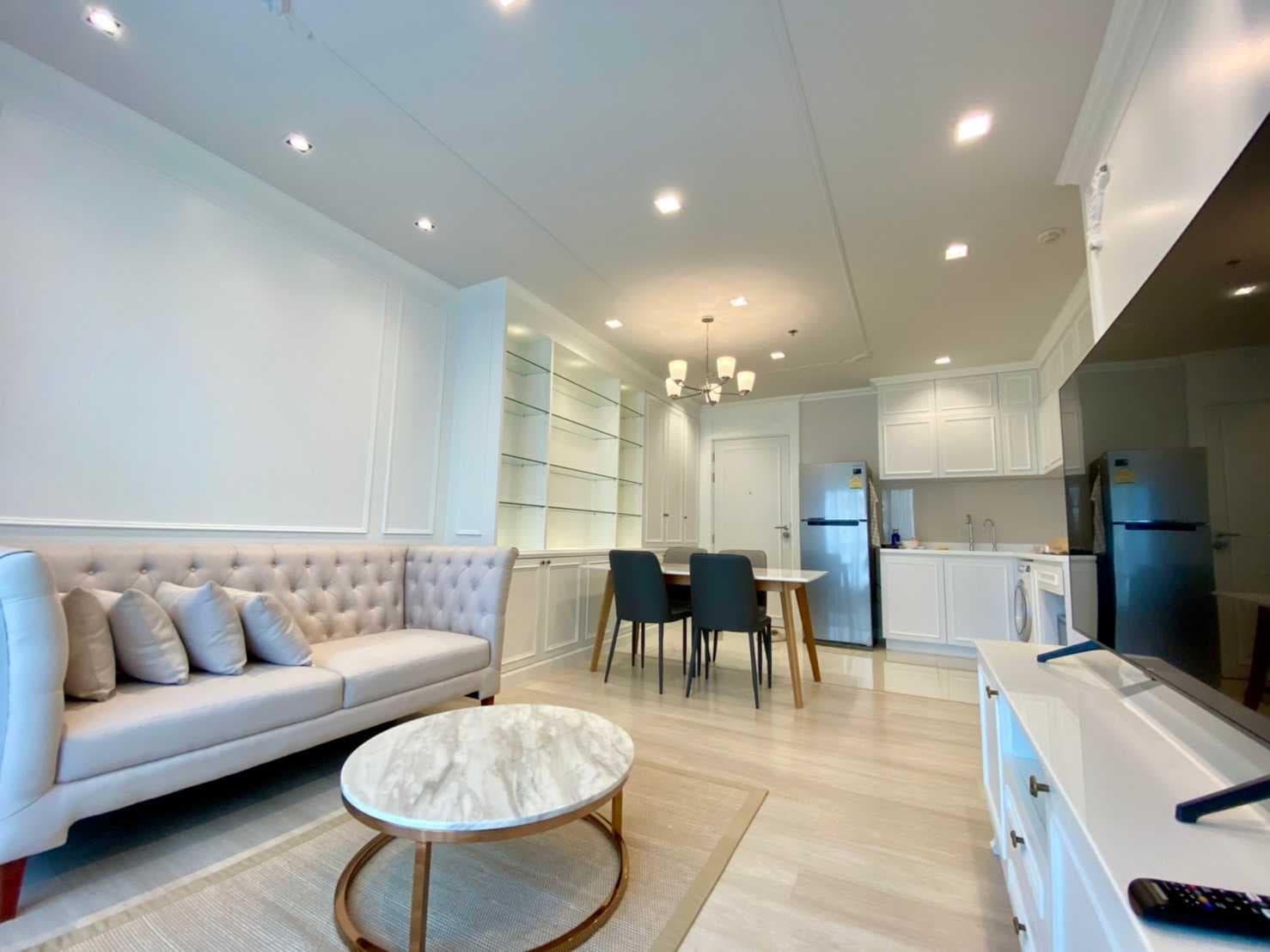 1570 – 102_living_room.jpg