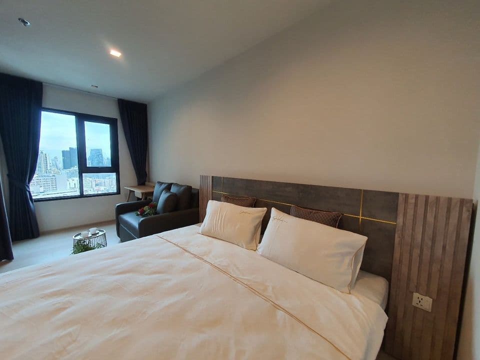 1572 – 102_living_room.jpg