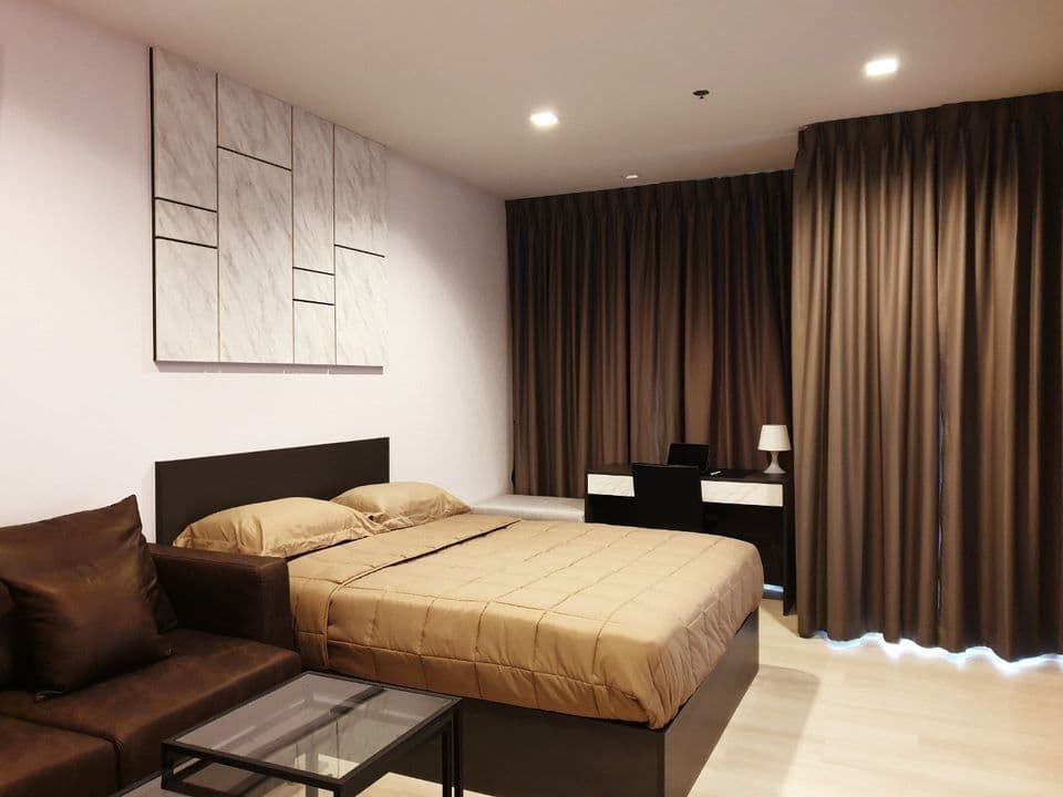 1573 – 101_living_room.jpg