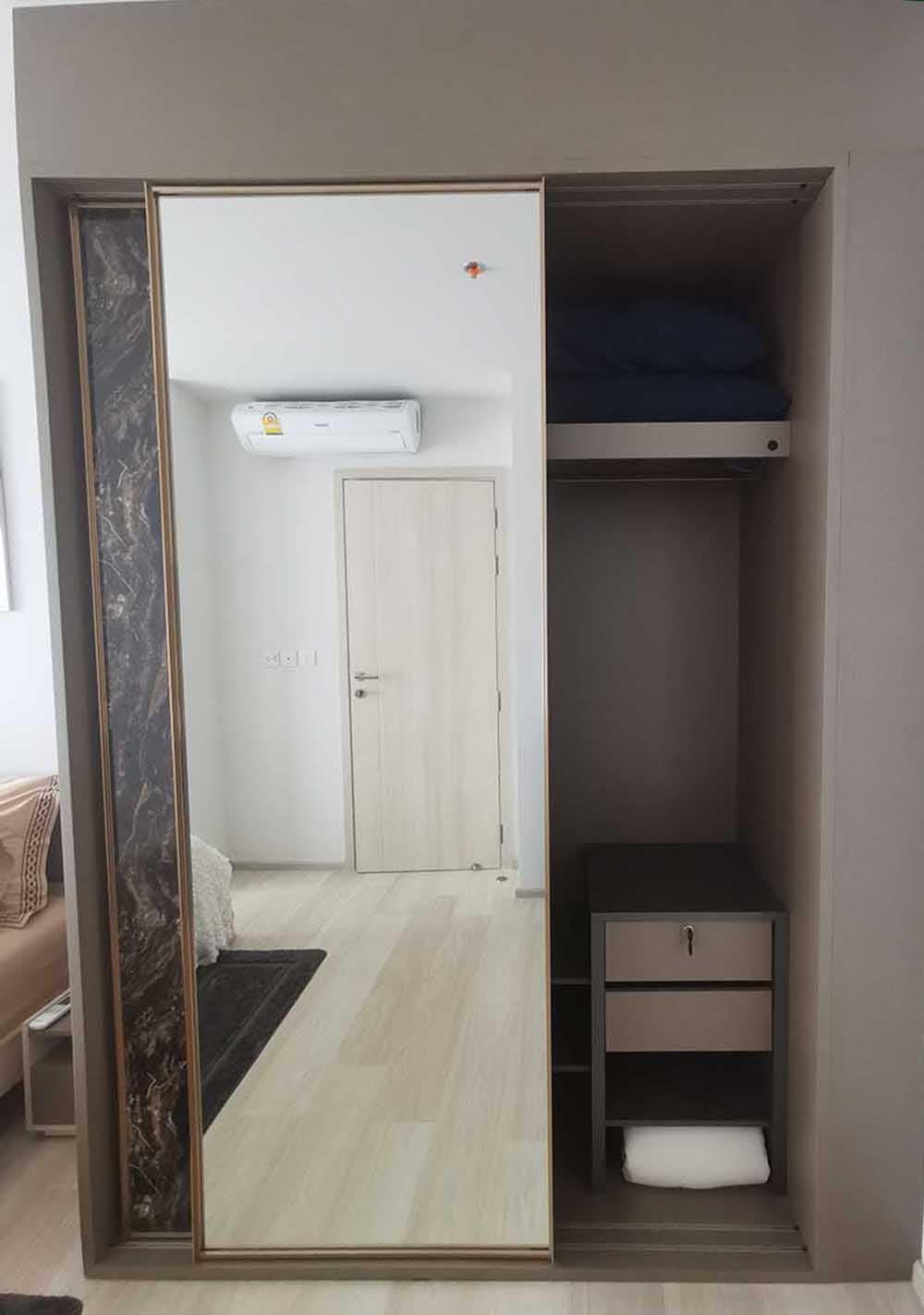 1574 – 103_living_room.jpg