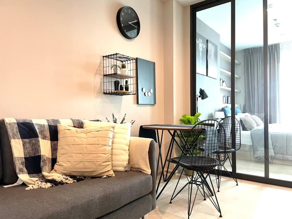 1580 – 103_living_room.jpg