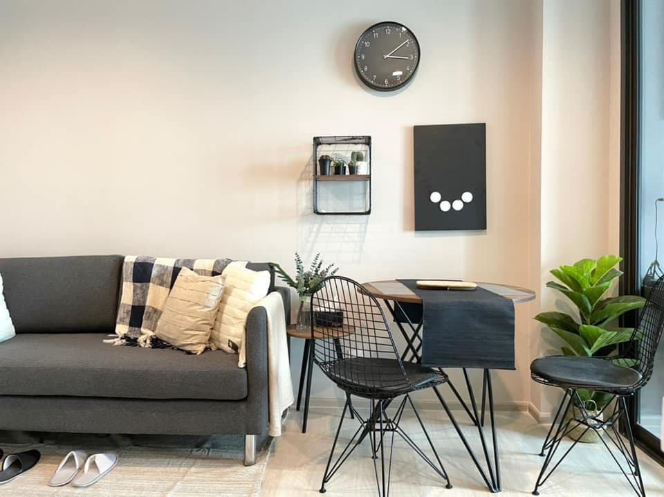 1580 – 104_living_room.jpg
