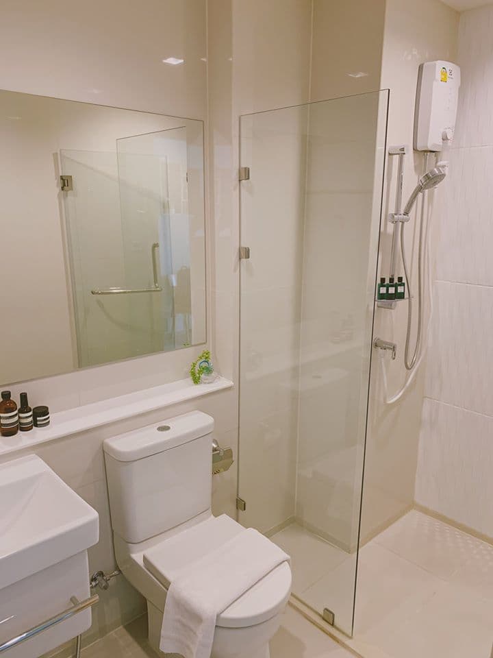 1582 – 301_bathroom.jpg