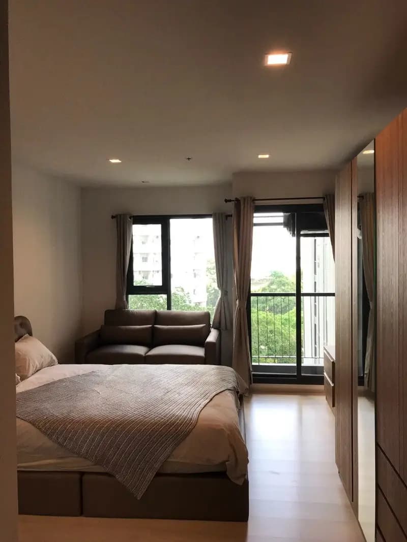 1584 – 101_living_room.jpg