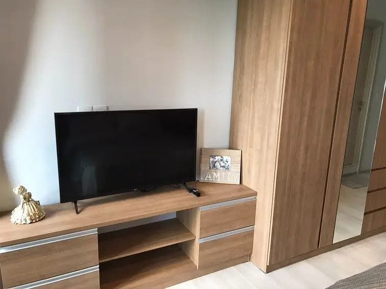 1584 – 102_living_room.jpg