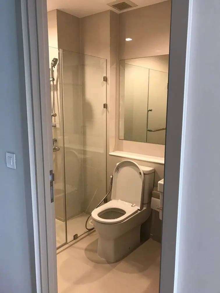 1584 – 301_bathroom.jpg
