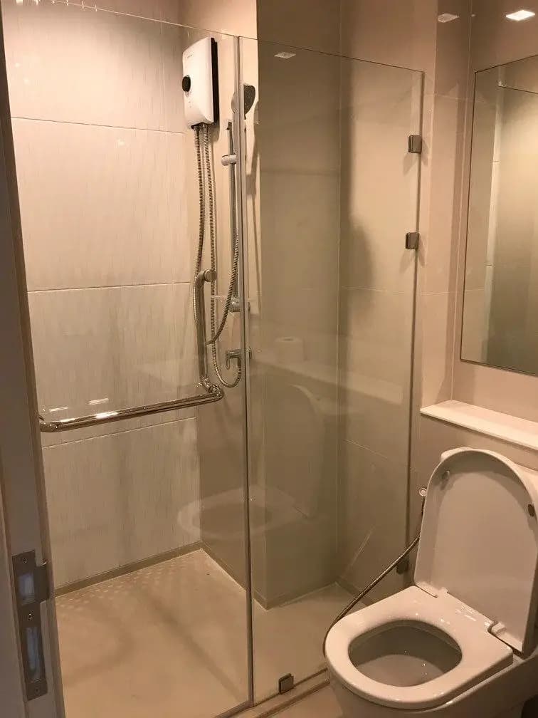 1584 – 302_bathroom.jpg