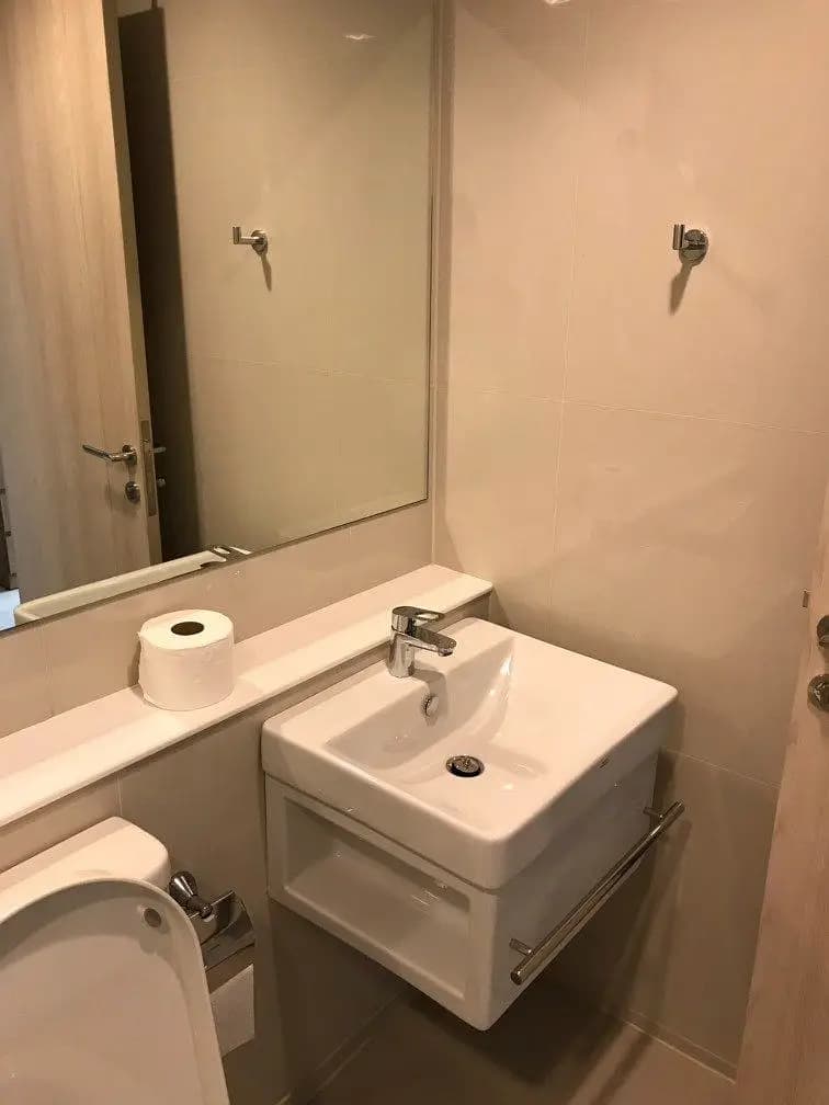 1584 – 303_bathroom.jpg