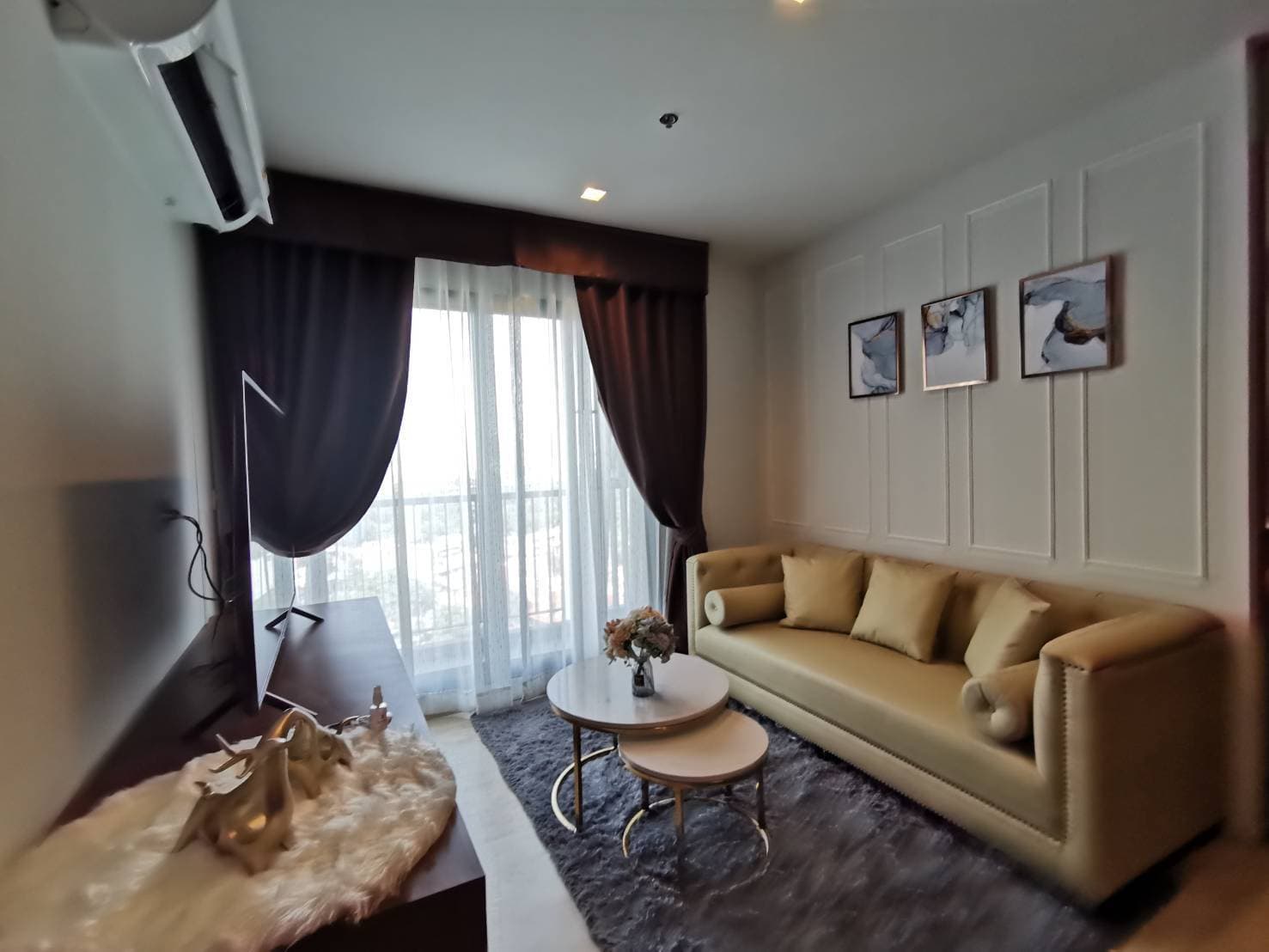 1585 – 101_living_room.jpg