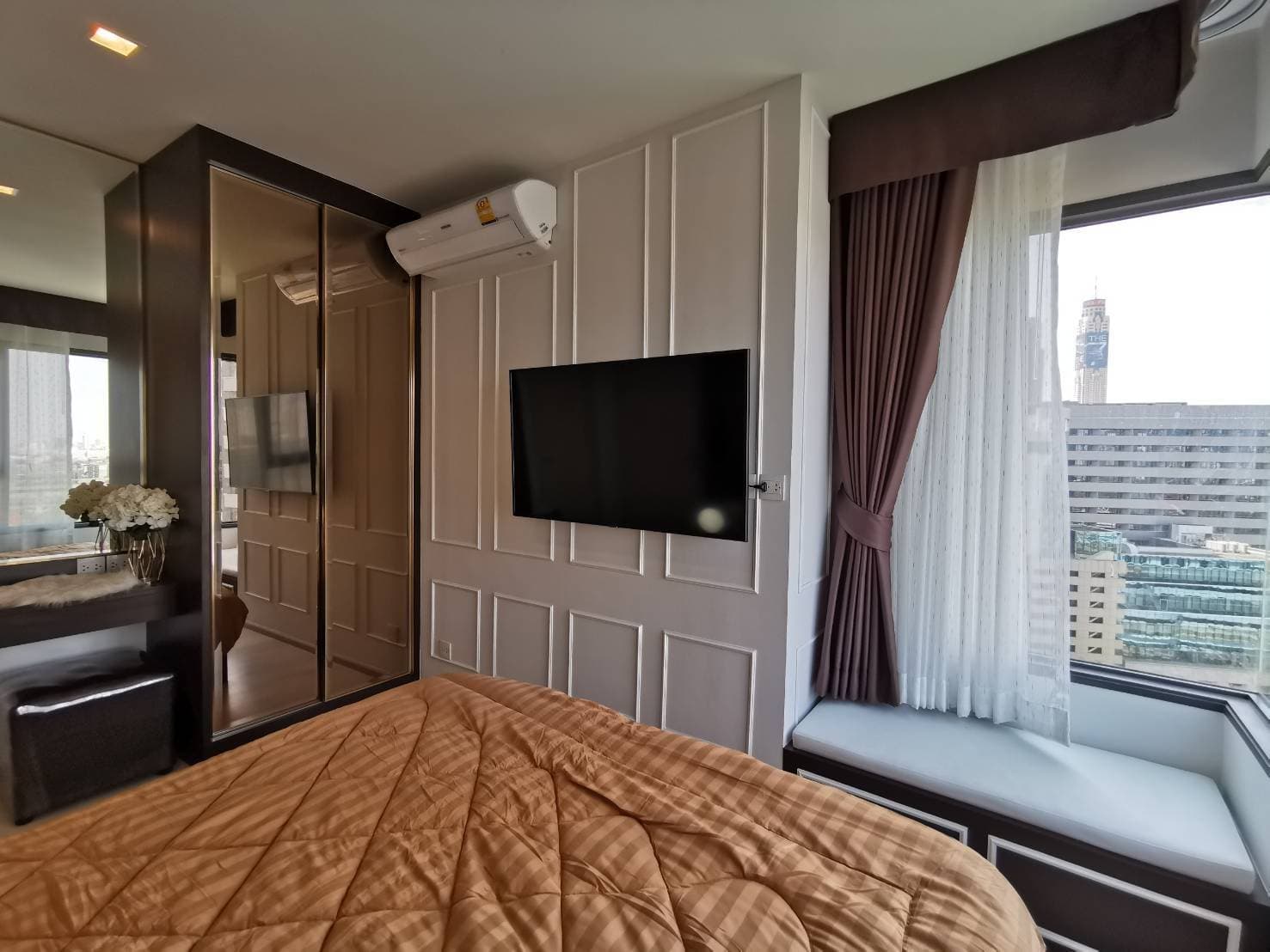 1585 – 102_living_room.jpg