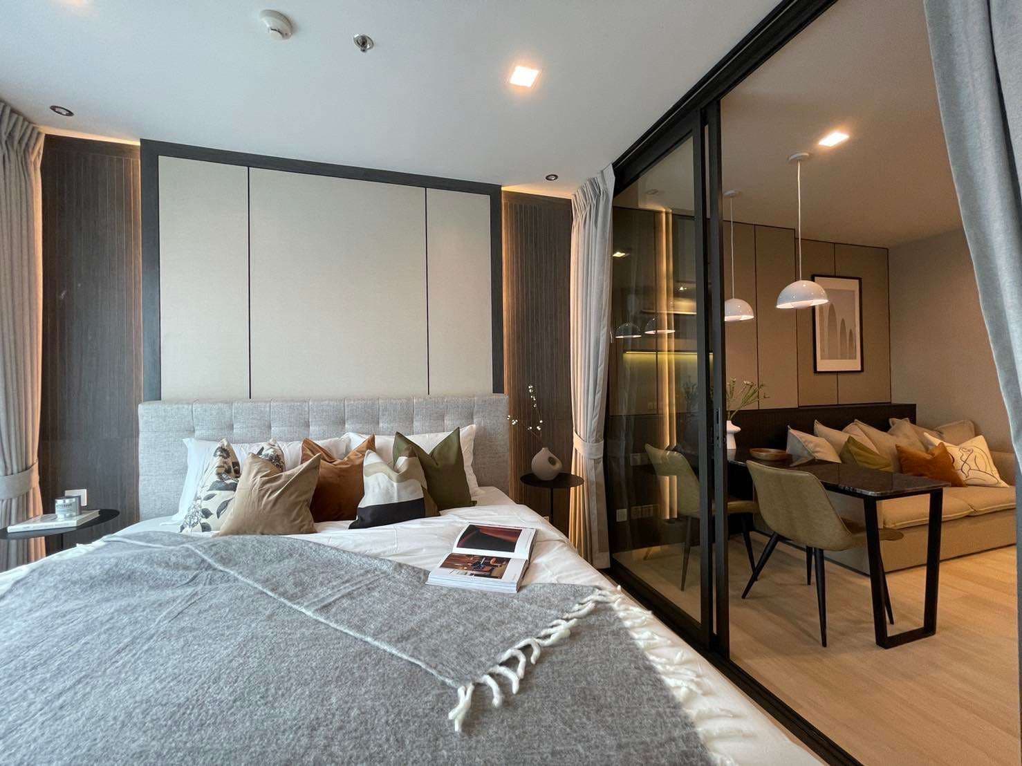 1586 – 102_living_room.jpg