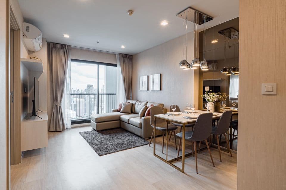 1587 – 102_living_room.jpg