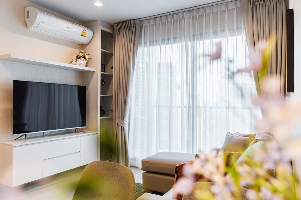 1587 – 104_living_room.jpg