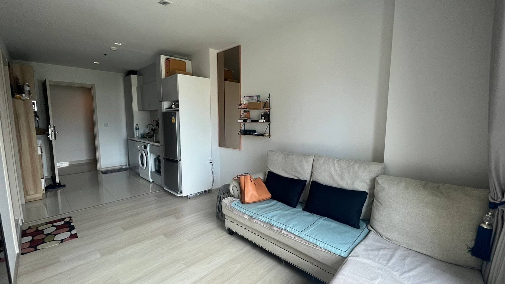 1589 – 103_living_room.jpg