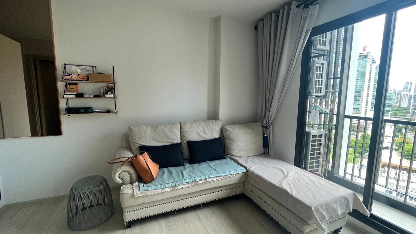 1589 – 104_living_room.jpg