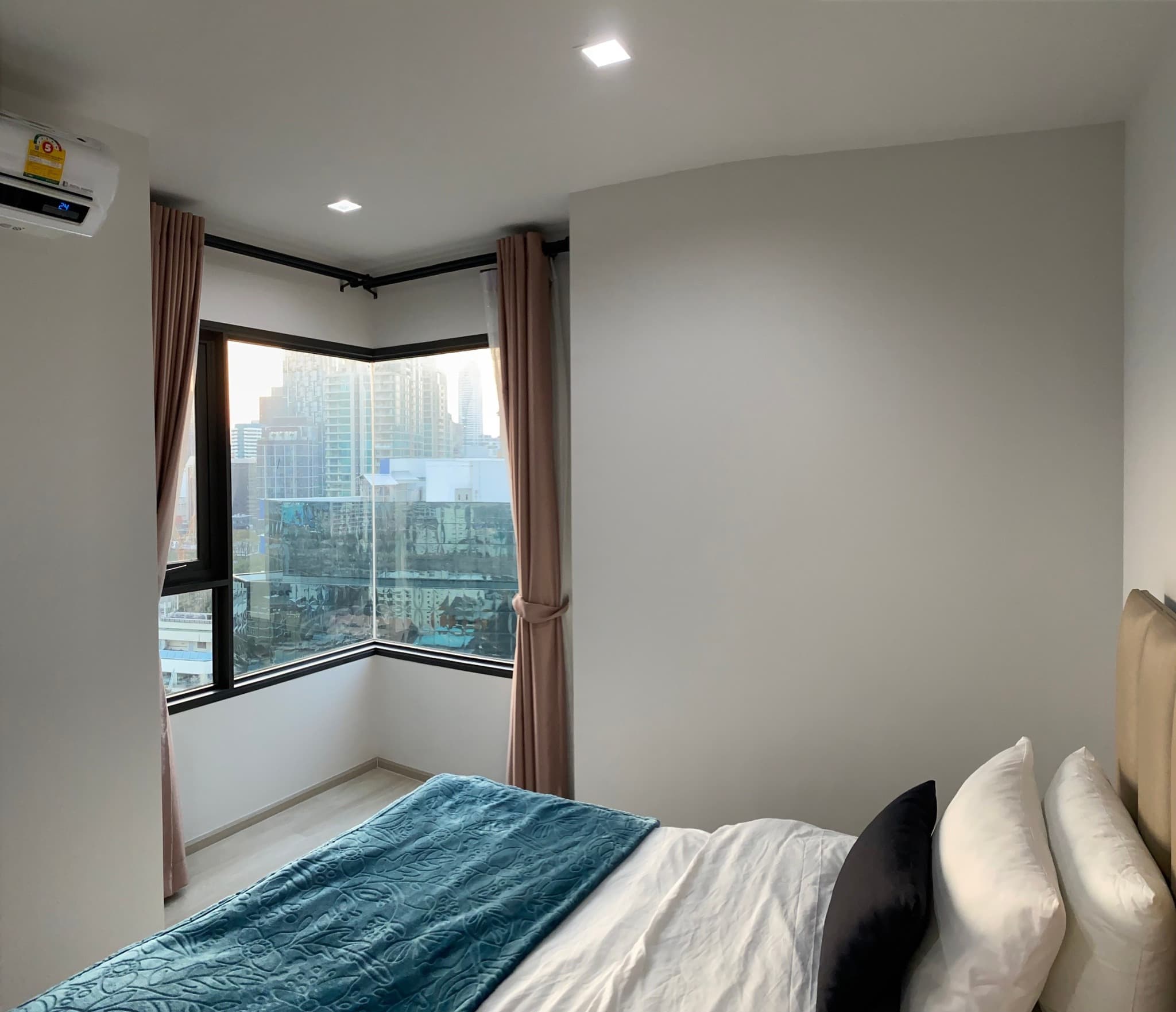 1589 – 202_bedroom.jpg