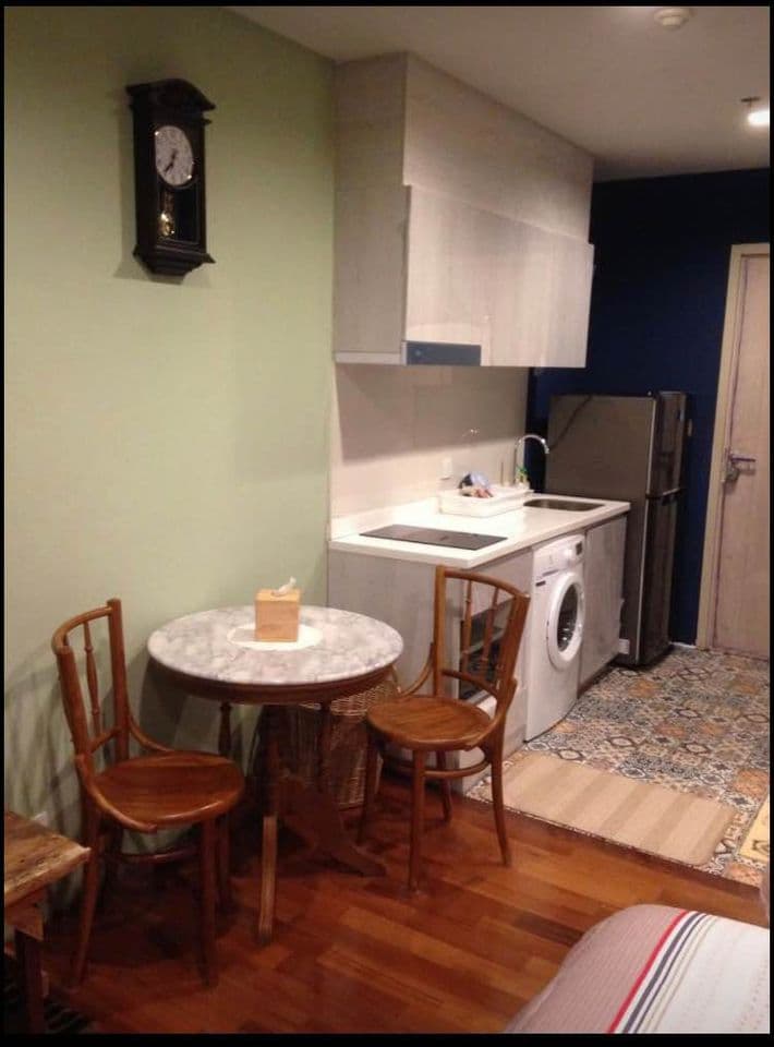 1590 – 101_living_room.jpg