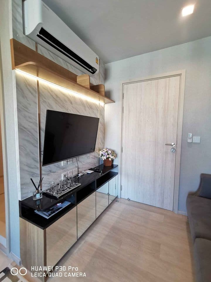 1591 – 102_living_room.jpg
